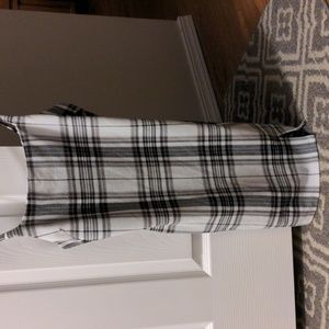 Sleeveless black and white dress